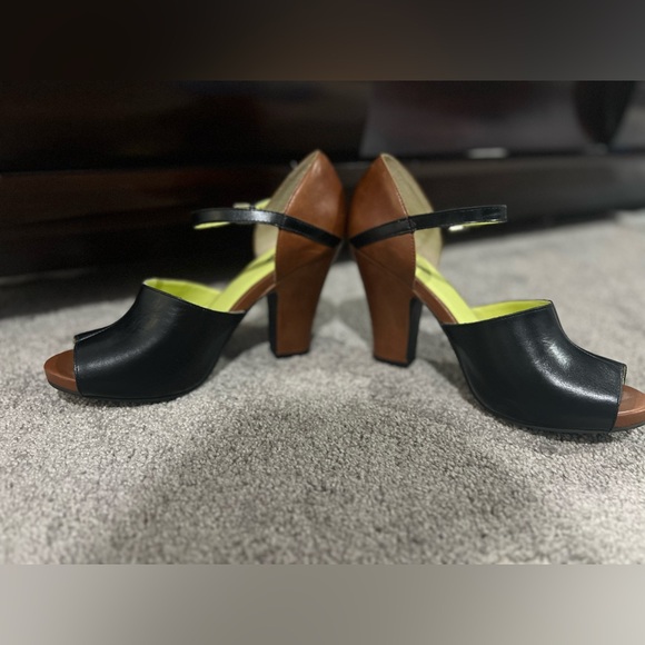 Vintage look heels. Never worn! - Picture 2 of 4